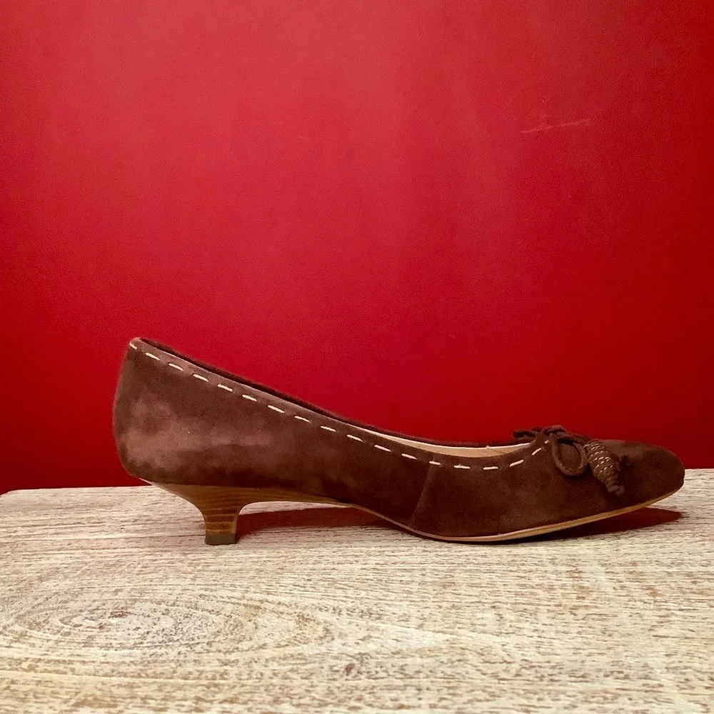 AK Anne Klein Flex Kitten Heels Brown Suede, Bows & Contrasting Cream Stitch - Picture 12 of 16